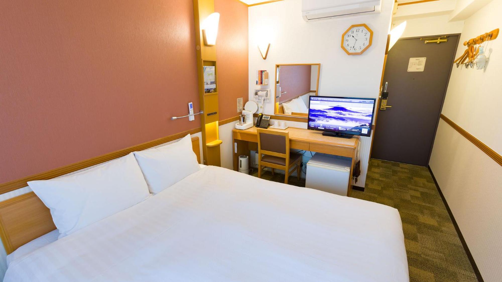 Toyoko Inn Kanazawa Kenrokuen Korimbo Habitación foto